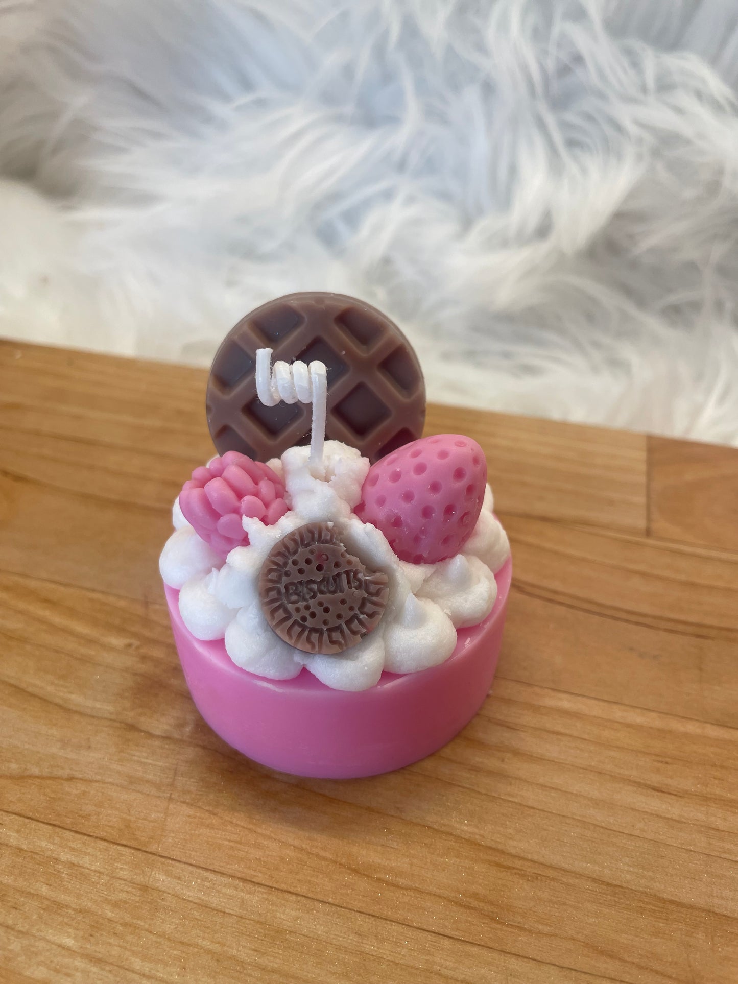 Candle "Dessert" - raspberry/strawberry
