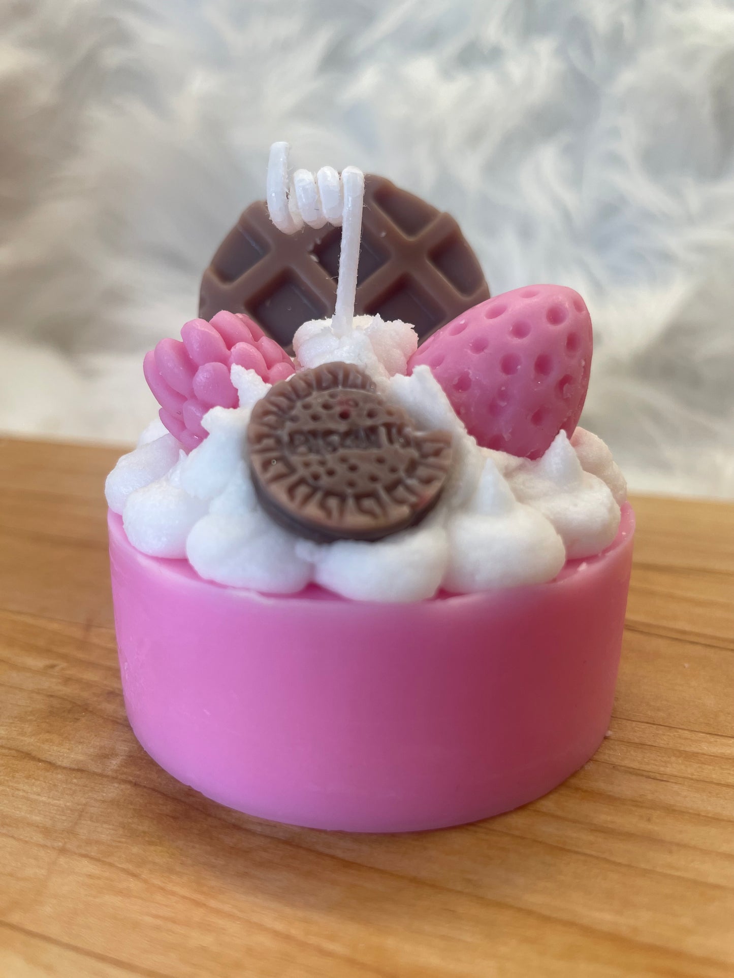 Candle "Dessert" - raspberry/strawberry